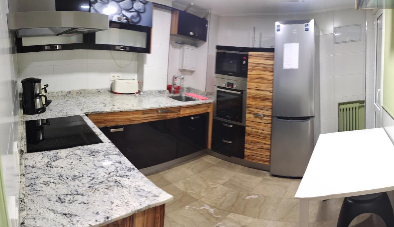 Aca Y Alla Apartamento Alfonso El Batallador Pamplona Exterior foto