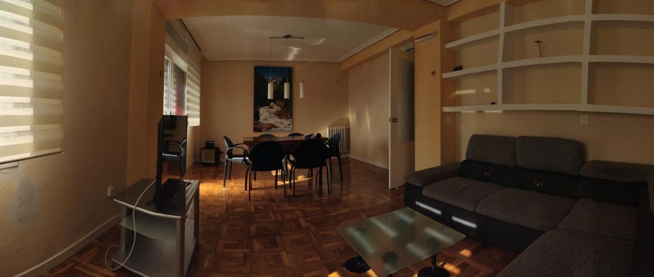 Aca Y Alla Apartamento Alfonso El Batallador Pamplona Exterior foto