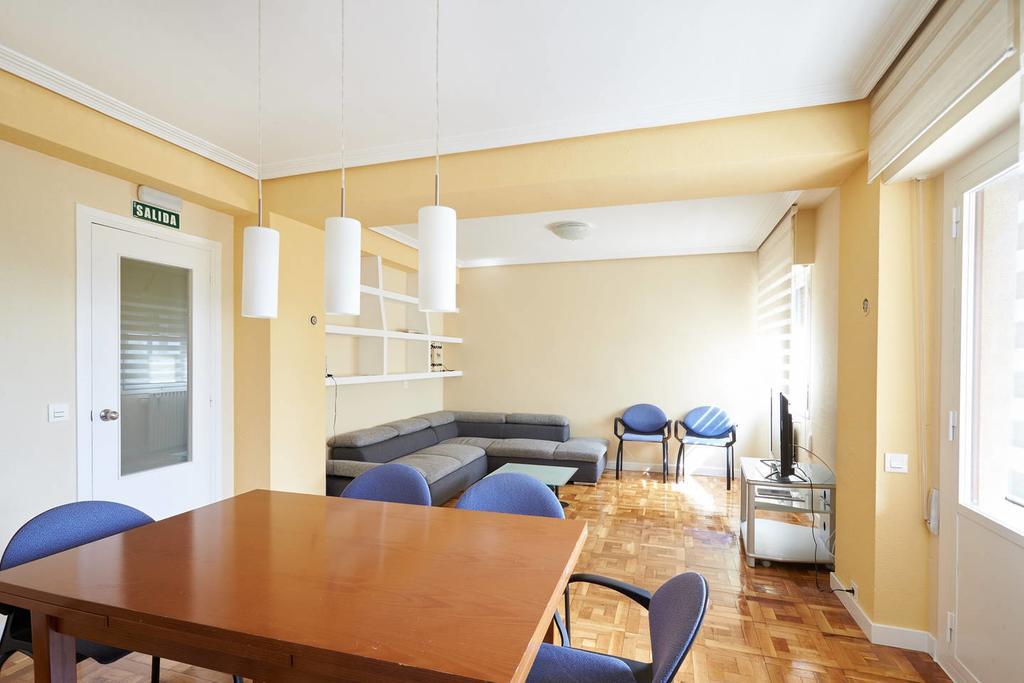 Aca Y Alla Apartamento Alfonso El Batallador Pamplona Exterior foto